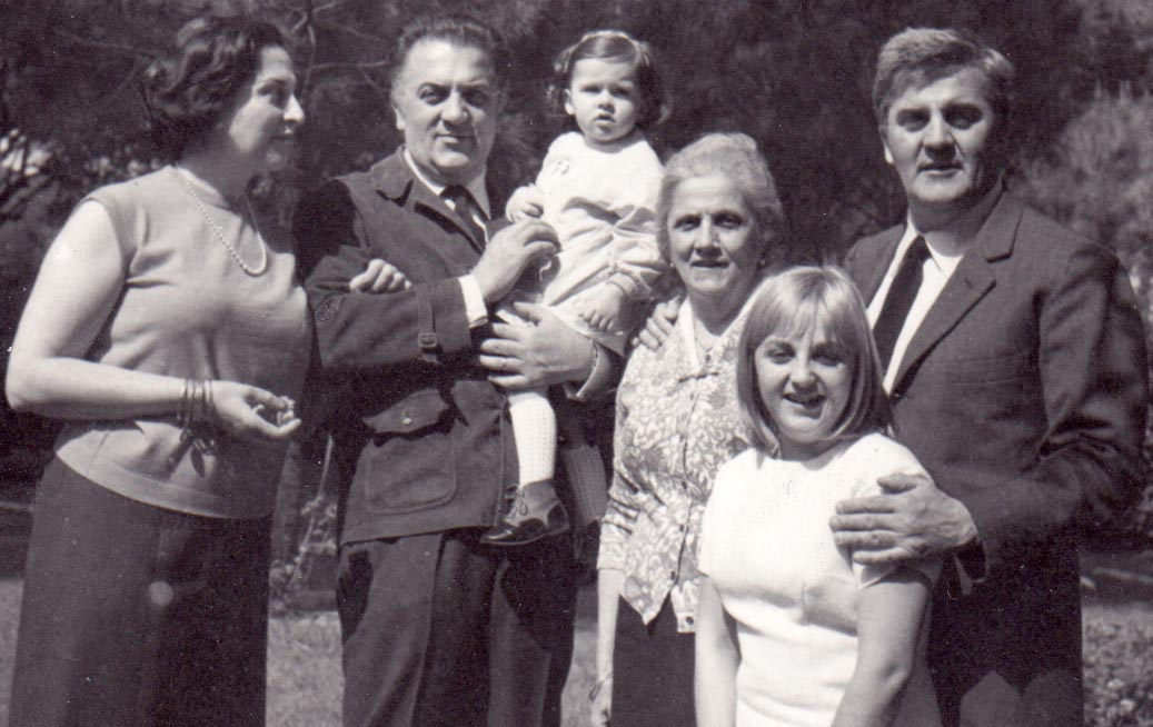 La famiglia Fellini: Maddalena è la prima a sinistra (da www.